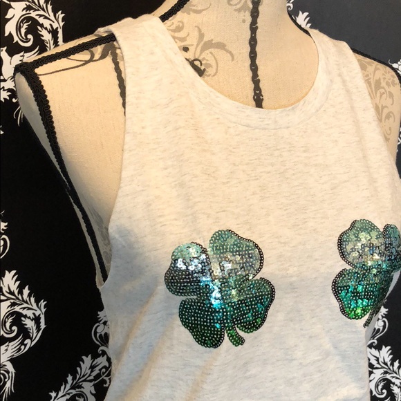 🍀 NWT! Victoria’s Secret Clover Sparkle Tank! - Picture 2 of 6